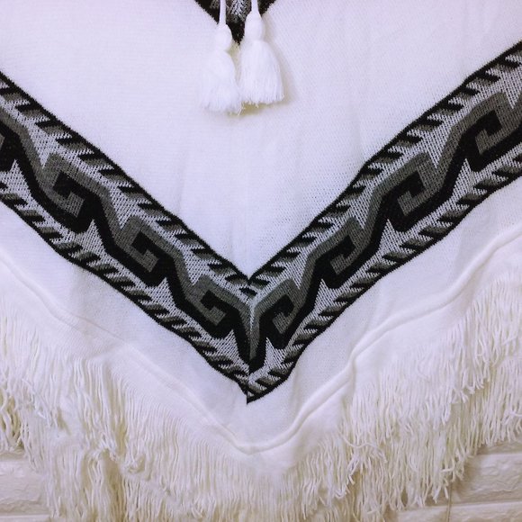 Free PeopleX Knitwear Poncho One Size Fringe Tassels Aztec Geometric White Black - Picture 5 of 11